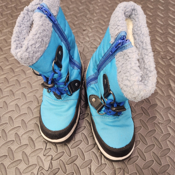 Dream Pairs Kids Blue and Black Boots - Picture 3 of 6